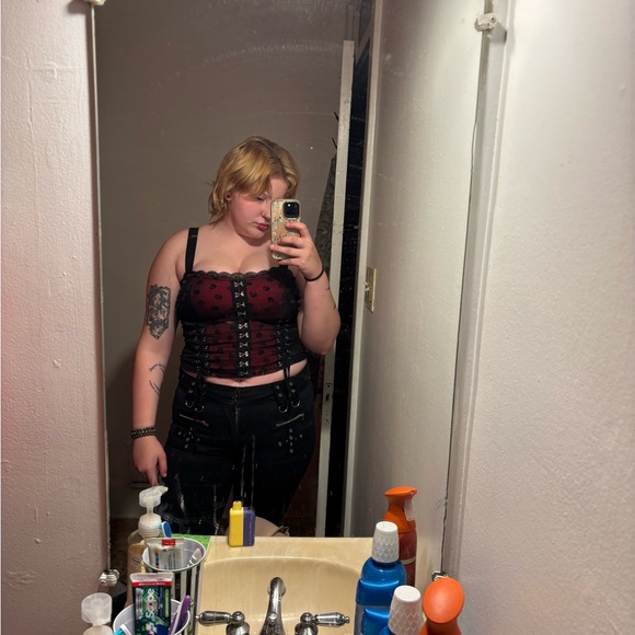 Meet your Posher, Olivia - Picture 1 of 3